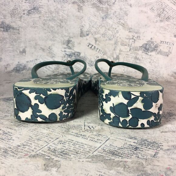 Tory Burch Green Leaf-print Rubber Flip-flops Sandals - Picture 6 of 14